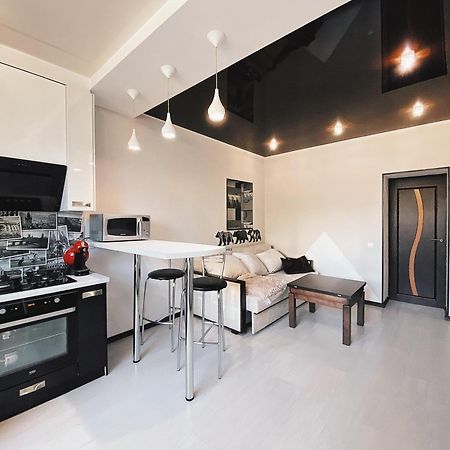 2-К Студія У Центрі Біля Стадіону Та Корпусного Саду - Мережа Helen Apartment Poltava Room photo