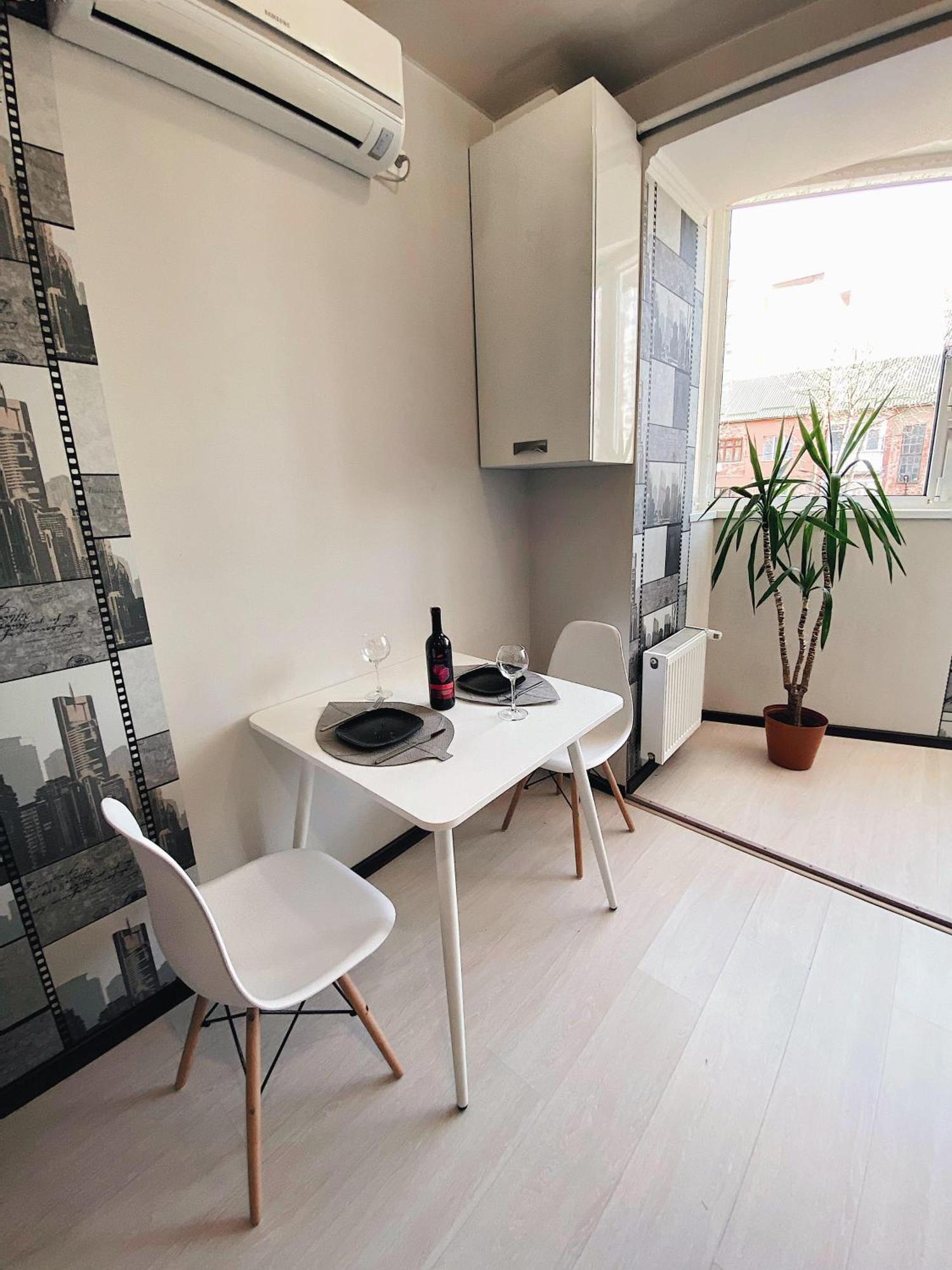2-К Студія У Центрі Біля Стадіону Та Корпусного Саду - Мережа Helen Apartment Poltava Room photo
