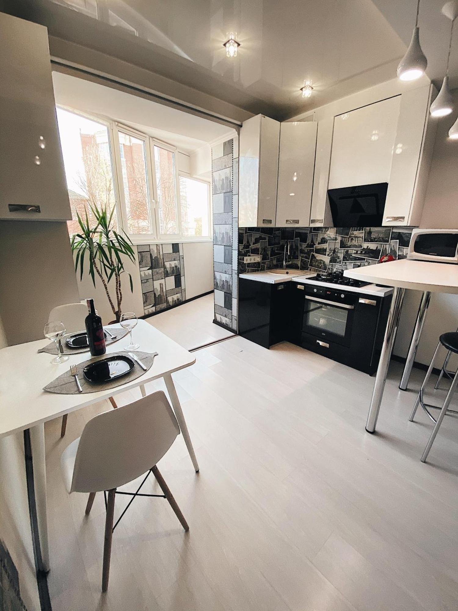 2-К Студія У Центрі Біля Стадіону Та Корпусного Саду - Мережа Helen Apartment Poltava Room photo